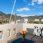 Stratos Deluxe Apartments
