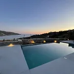Villa Veneterra-Pool-Seaview-Conciergeservices
