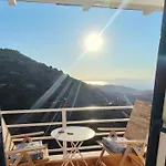 Enjoy Sunset From A Wonderful Traditional Studio-Melina