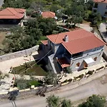 Emilia\'S Guest House Upper Floor