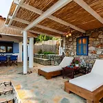 The Blue House Seaside Retreat - Fully Equipped