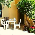 1Br Renovated Apartment By The Sea
