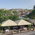 Petalidi Square