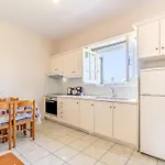 Olivea Apt 4
