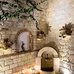 Stratos Hotel