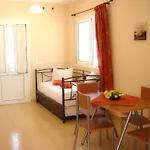 Dorana Apartments & Trekking Hotel
