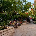 Marie Hotel