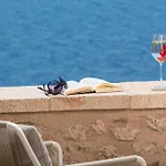 Moni Emvasis Luxury Suites
