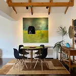 Nireon Apartment