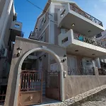 Elena\'S Apartment 4