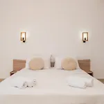 C\'Est La Vie Rooms And Suites
