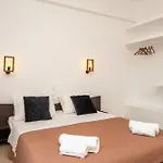 C\'Est La Vie Rooms And Suites
