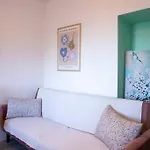 Alexandras Guesthouse