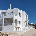Lydia\'S West Apartment