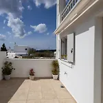 Lydia\'S West Apartment