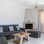 Plaka\'S House