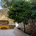 Plaka\'S House