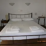Nikos Rooms