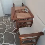 Studios Flora In Naoussa Paros