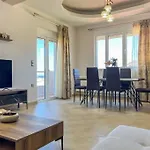 Sea Breeze Apartment