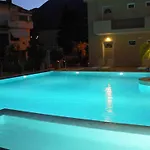 Happyland Hotel Apartments