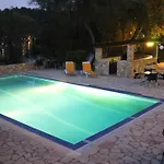 Amfitriti Hotel & Studios