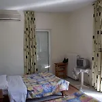Miloi Rooms And Apartments