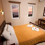 Nikos Apartments