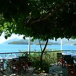 Logan\'S Beach Hotel