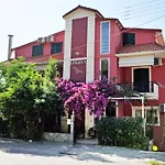Logan\'S Beach Hotel