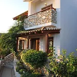 Villa Maraki
