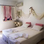 Plori Studios And Apartments