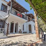 Nikoleri Studios & Apartments