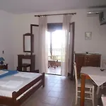 Ammos Studios And Apartments