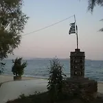 Eleni Rooms Develiki