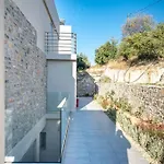 Modern Private Villa With Infinity Pool