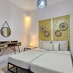 La Casa De Plaka