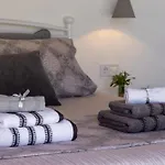 Restia Seaside Apartment Ii, 50M From Megas Gialos Beach