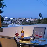 Restia Seaside Apartment Ii, 50M From Megas Gialos Beach
