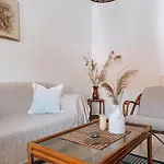 Zoe\'S Apartment