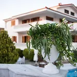 Candia House