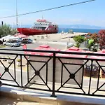 Matina\'S Apartments