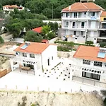 Elaia\'S Holiday Homes