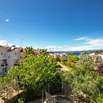 Latoura View