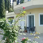 Teachers\' House