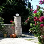 Teachers\' House