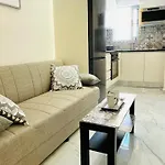 Eleni\'S Green Balcony Modern Apartment By The Sea