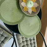 Eleni\'S Green Balcony Modern Apartment By The Sea