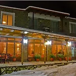To Spiti Tis Pareas