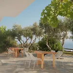 Alia\'S Sea View Villa & Studios